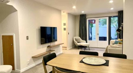 Beautifully Presented City Townhouse in Prime Hagley Park Location! - Photo 3