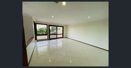 Spacious 3-Bedroom Home in a Leafy, Quiet Street - Photo 2