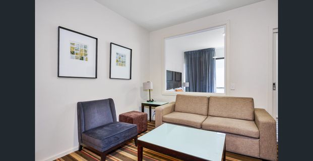 Fully Furnished 1 bedroom Super Central Apartment - Photo 1