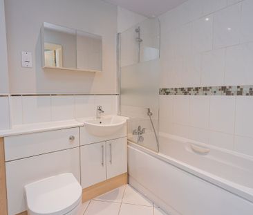 Woodfield Road, Woodfield Lodge Woodfield Road, RH10 - Photo 6