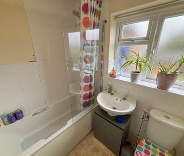 Downs Close, Lewes BN7 1DL - Photo 3
