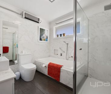 4 BEDROOM FAMILY HOME WITH MULTIPLE LIVING AREAS - Photo 5