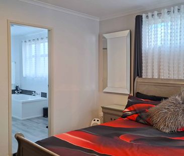 Fully Furnished Luxury Living in the Heart of Hamilton - Photo 3