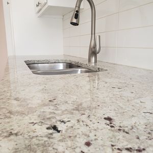 5 ½ Rénové Chauffe/Eau Chaude - Photo 2
