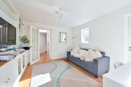 3 bedroom flat to rent - Photo 5
