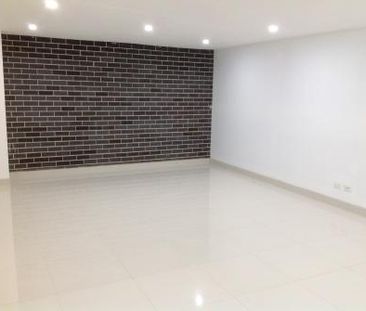 Stylish Inner-West Townhouse in Heart of Canterbury - Photo 4