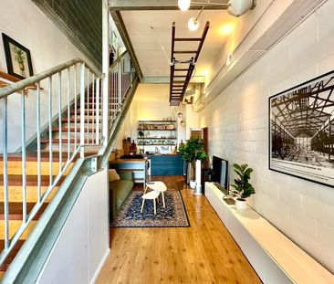 New York Style Tri Level Terrace with Parking - Photo 4