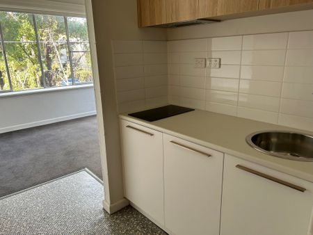Studio Apartment In Boutique Block - Photo 3