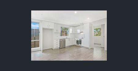 Street facing granny flat within convenient location - Photo 2