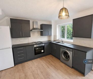 3 bedroom semi-detached house to rent - Photo 6