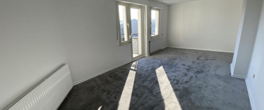 Hier wohnen Sie zentrumsnah! Gepflegte 2 ZKB-Wohnung mit Balkon in GT-City - Photo 1