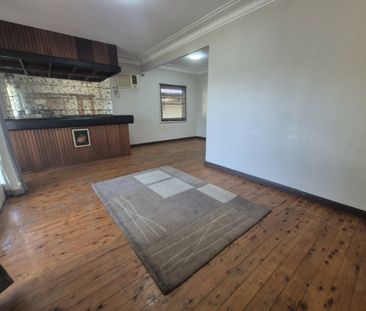Spacious 3 Bedroom Family Home in a Convenient Location - Photo 4