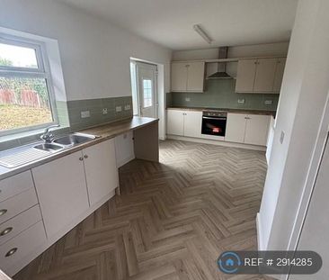 3 bedroom semi-detached house to rent - Photo 6