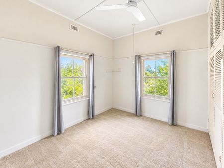Charming 2 Bedroom Home - Photo 2