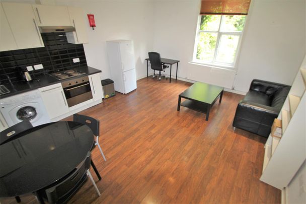 St Johns Terrace, Hyde Park, LS3 1DY, Leeds - Photo 1