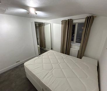 Double Room to rent with Parking - SE8 - Photo 6