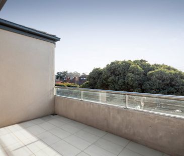 Three Bedroom Penthouse Apartment - Photo 4