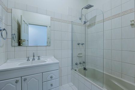 Spacious Family Home and Located Close to Beach - Photo 5