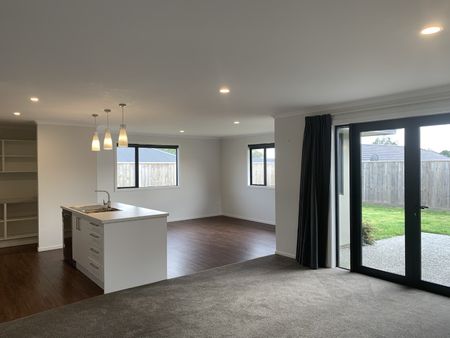 Executive Living Available now - Photo 5