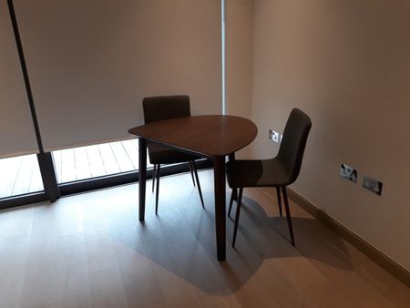 Studio Flat, Embassy Gardens, SW11 - Photo 4