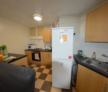 2 Bed Flat, Victoria Road, LS6 - Photo 4