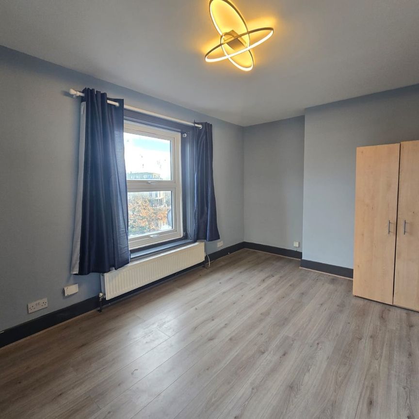 2 Bed Flat, Lower Clapton Road, E5 - Photo 1