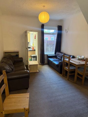 Room in a Shared House, Milner Road, B29 - Photo 2