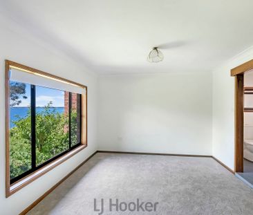 Elevated Living with Stunning Lake Macquarie Views - Photo 1