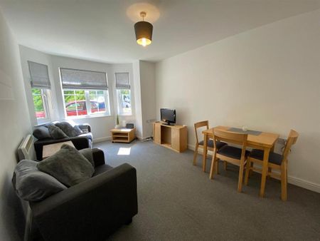 2 bedroom ground floor flat to rent - Photo 3