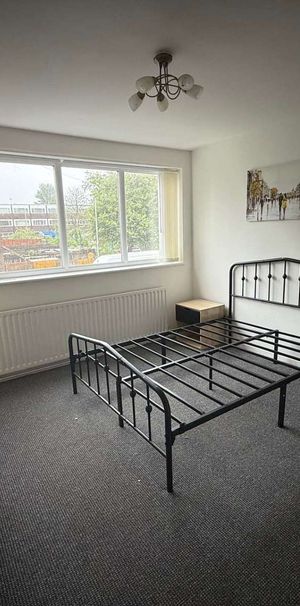 Handforth Lane - Photo 2