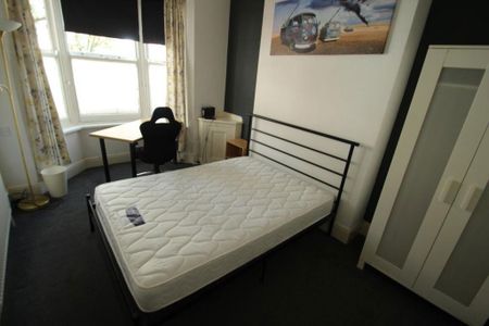 4 bedroom terraced house to rent - Photo 5