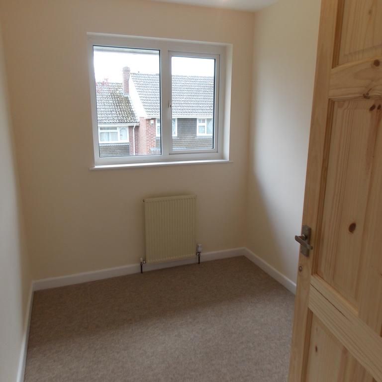 3 bedroom end of terrace house to rent - Photo 1