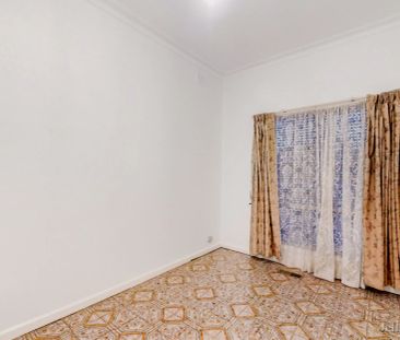 3 Bed, 1 Bath - Photo 5