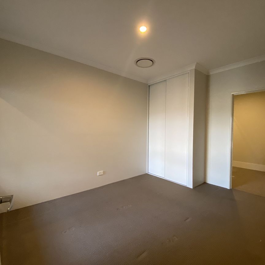 MODERN UNIT IN TREENDALE! - Photo 1