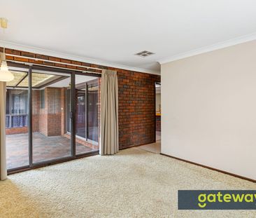 Charming 3 Bedroom Home in a Prime Leeming Location! - Photo 1