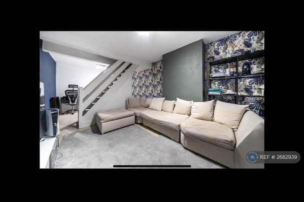 2 bedroom semi-detached house to rent - Photo 1