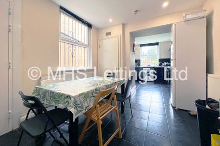 8 Bedroom Mid Terraced House for rent in Regent Park Avenue - Photo 3