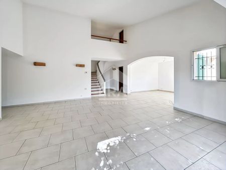 Grasse Location villa 8 pièces - Photo 3