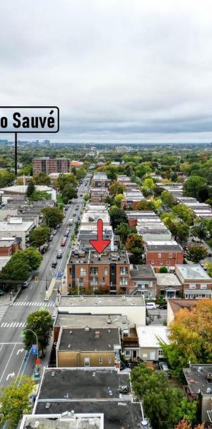 Magnifique 4 1/2 Condo Semi-Meublé avec Terrasse sur le Toit et Vue sur le Mont-Royal – Ahuntsic-Cartierville - Photo 1