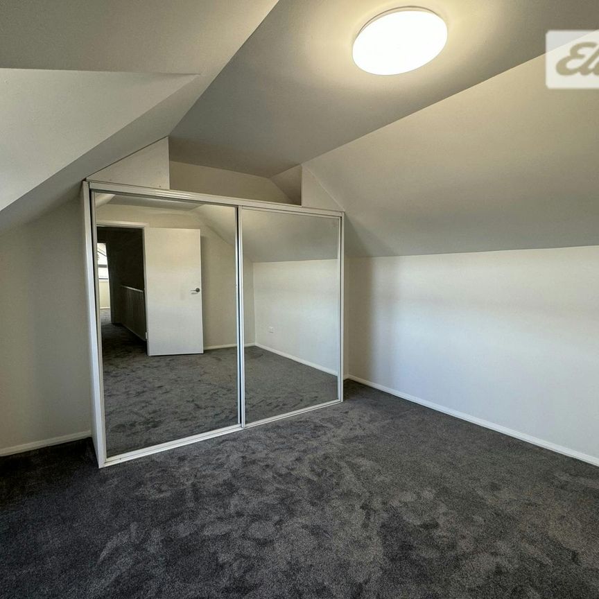 MODERN TOWNHOUSE - Photo 1