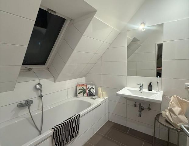 Zimmer mit eigenem Badezimmer (Ku’damm) - only for a girl - Photo 1