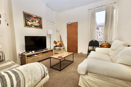 3 bedroom Student Flat to rent in Coniston Avenue, Jesmond, Newcastle upon Tyne. - Photo 2