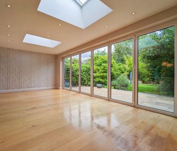 4 bedroom semi-detached house to rent - Photo 4