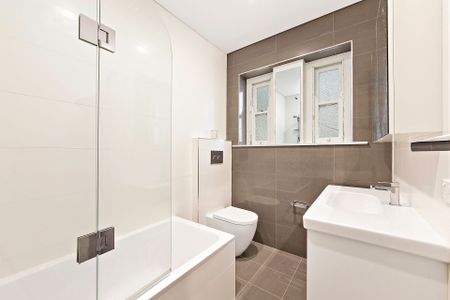 Panoramic Harbour Views in a Grand Art Deco Apartment - Photo 5