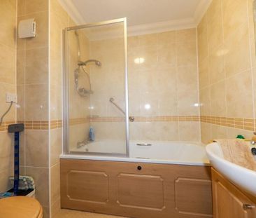 1 bedroom retirement property to rent - Photo 6