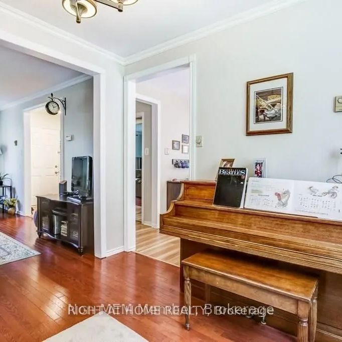 369 HICKLING Trail #Upper - Photo 1