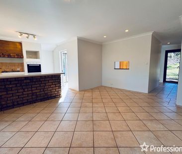 Spacious Family Living with Room for Everyone! - Photo 4