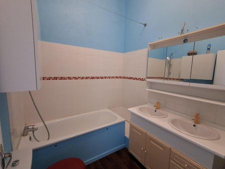 Location Appartement 3 pièces 67m² ST ETIENNE 42000 - Photo 4