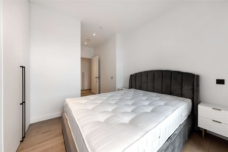 Stunning two bed two bath apartment located in The Founding, Canada Water's premier development. - Photo 5