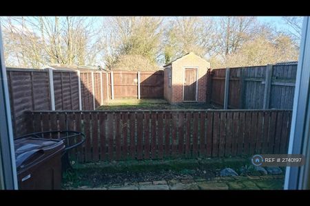 3 bedroom semi-detached house to rent - Photo 3